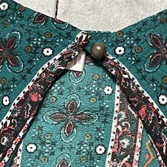 Xhilaration Womens‎ Shirt Blouse Size M Green Embroidered Sleeveless Summer Top - Picture 4 of 9